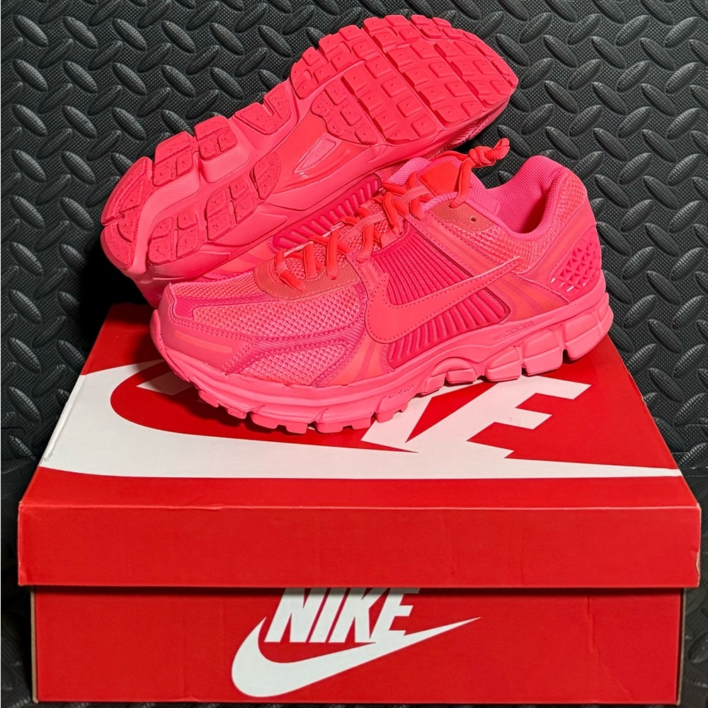 Nike Hot Pink Men's Athletic Running Shoes